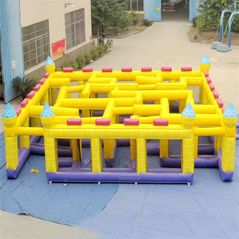 Inflatable maze 